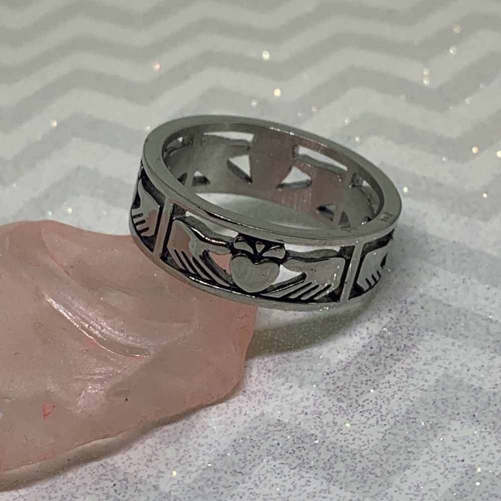 STAINLESS STEEL CLADDAGH RING BAND NEW UNISEX